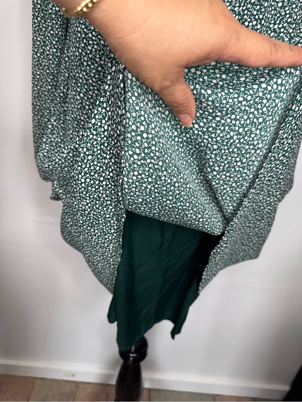 Abercrombie & Fitch Green Floral Long-Sleeve Smocked Dress. Size L - Picture 6 of 16